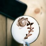 Mjölk i kaffet för energi och njutning
